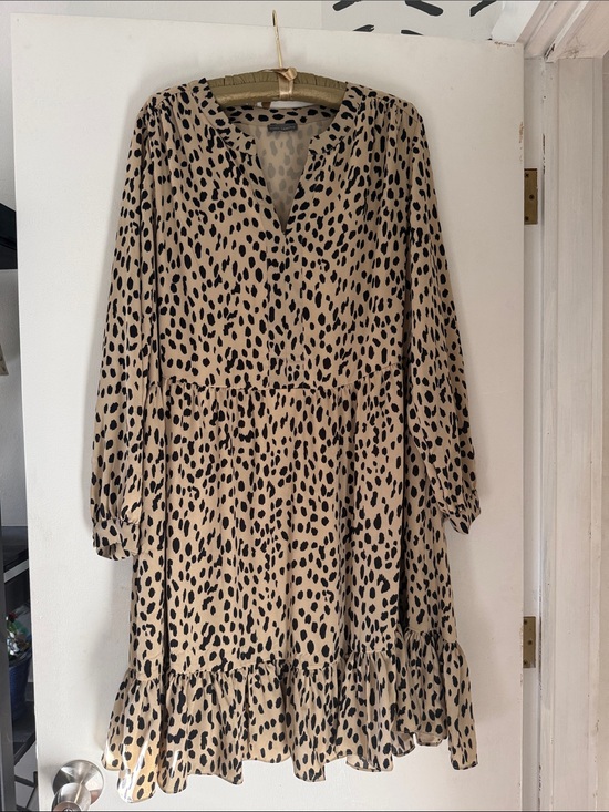 Vince Camuto Dresses & Skirts - Vince Camuto Leopard Print Tiered Dress |